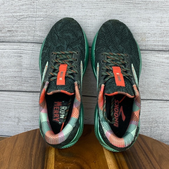 Brooks Ghost 16 Run Merry Christmas Green Running Shoe 1204071B389 Women’s 6.5 - Picture 10 of 13